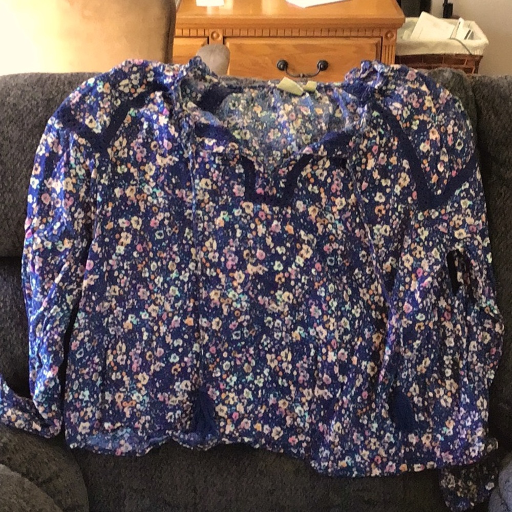 Flowered blue blouse